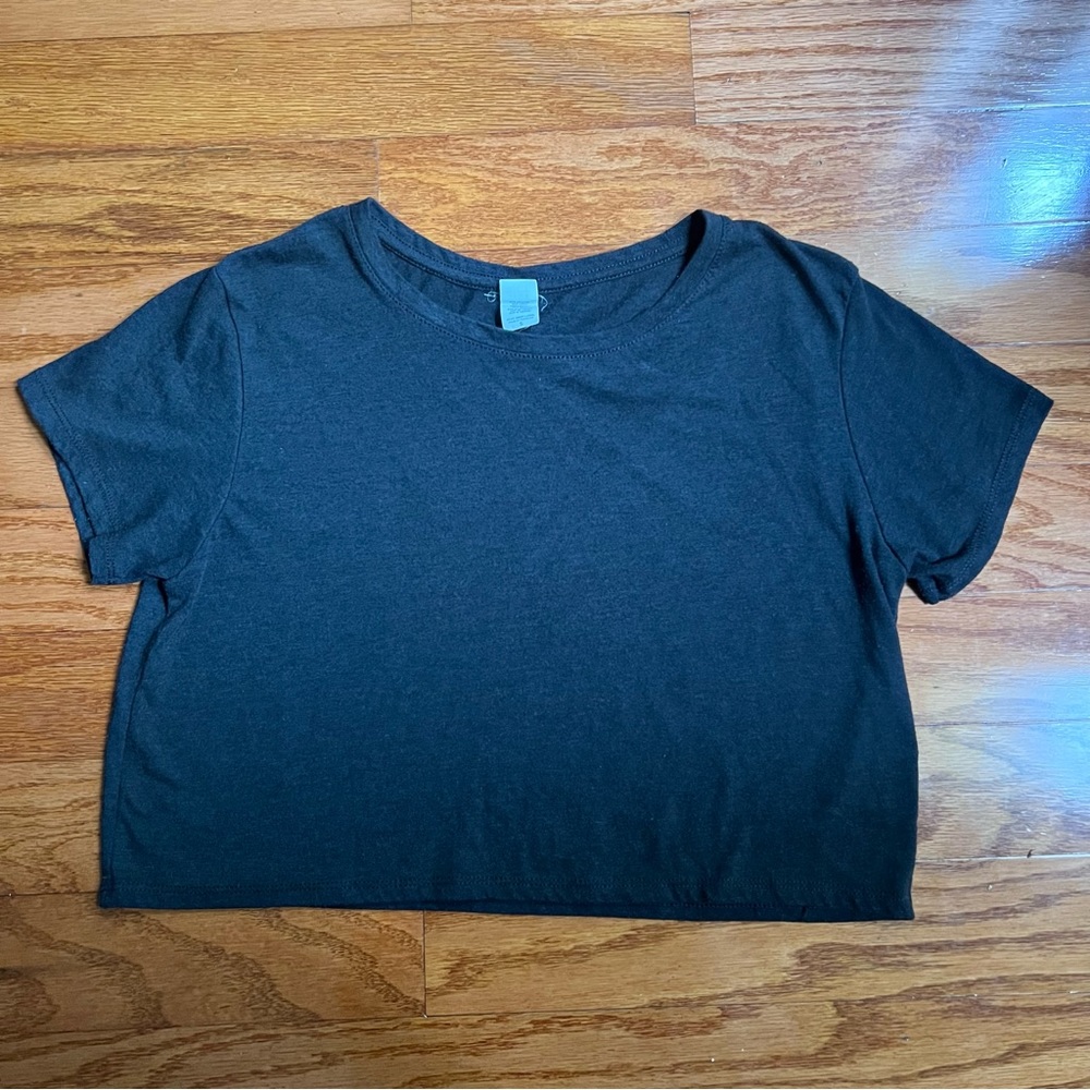 Woman’s District dark gray size small cropped tee shirt.